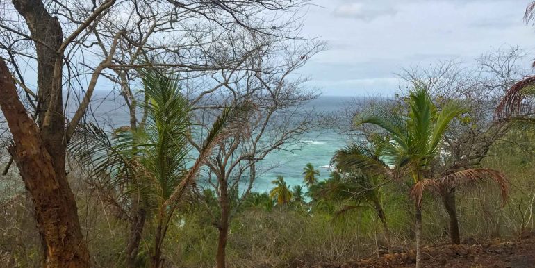 Exceptional-Cliff-Plot-Overlooking-One-of-the-Best-Beaches--6