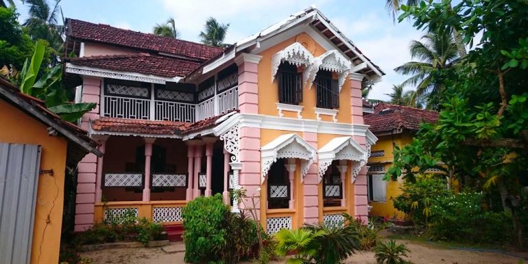 Spacious Colonial House close to the beach-1