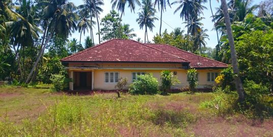 Strategically Positioned House  Close to the Beach and Town