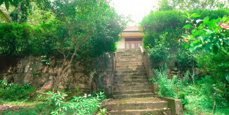 Spacious property surrounded by tranquil envoirenment-7