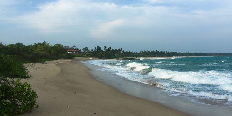 100 p land on Rekawa Beach (2 of 5)