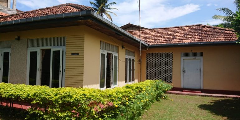 Solid House in Perfect Location Next to the Beach-1