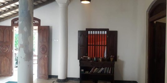 Charming refurbished colonial house very close to beach