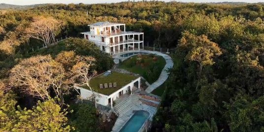Unique Private Hill Property with Mesmerising View