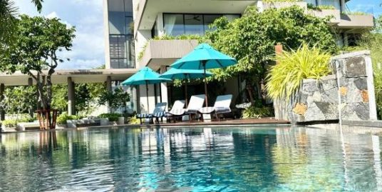 Newly built upmarket boutique hotel overlooking famous beach
